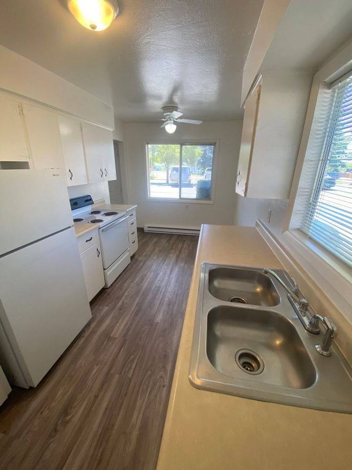 280 Se Orchard Ave #1 - Photo 4 of 9