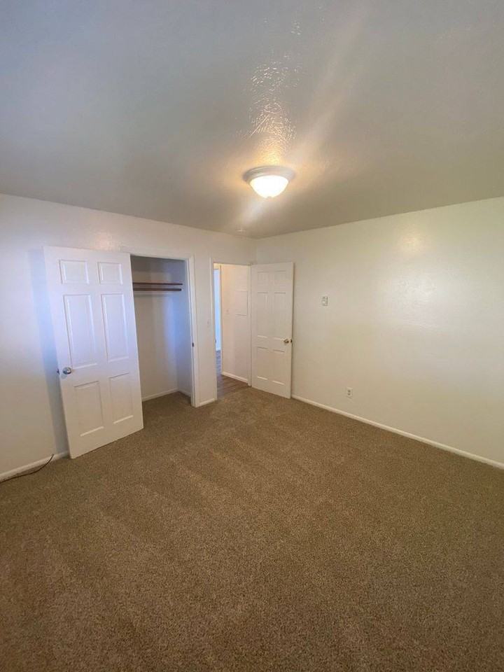 280 Se Orchard Ave #1 - Photo 5 of 9