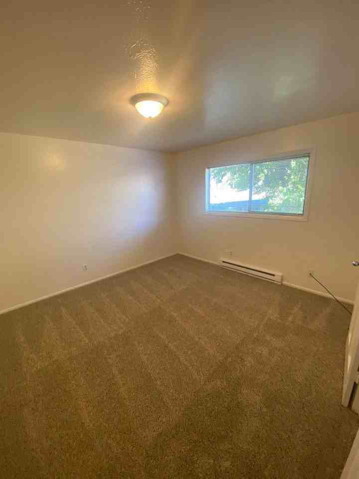 280 Se Orchard Ave #1 - Photo 6 of 9