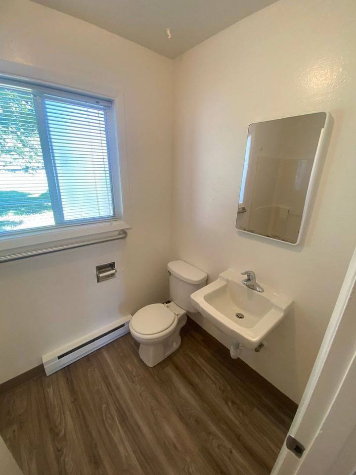 280 Se Orchard Ave #1 - Photo 7 of 9