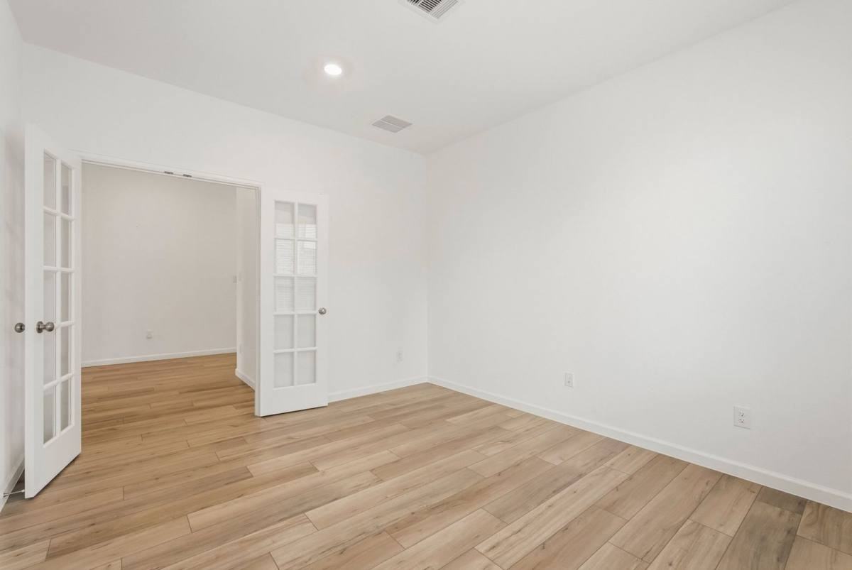 6407 Amberwood Dr - Photo 3 of 10