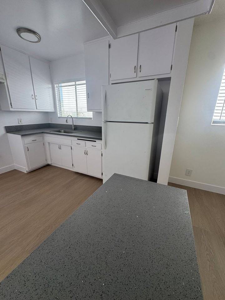 11816 Chandler Blvd #11 - Photo 2 of 10
