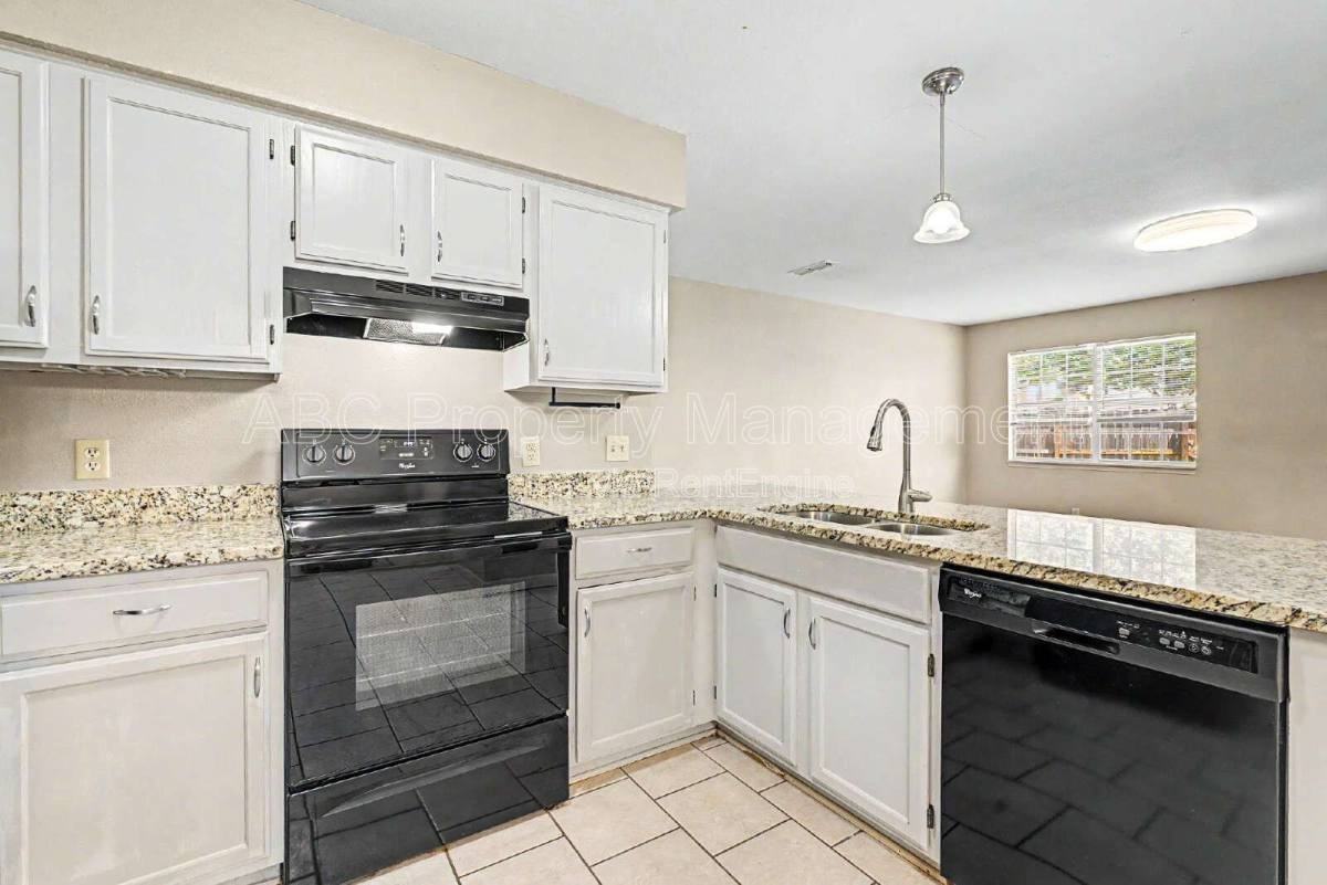3033 W Mica St - Photo 3 of 10