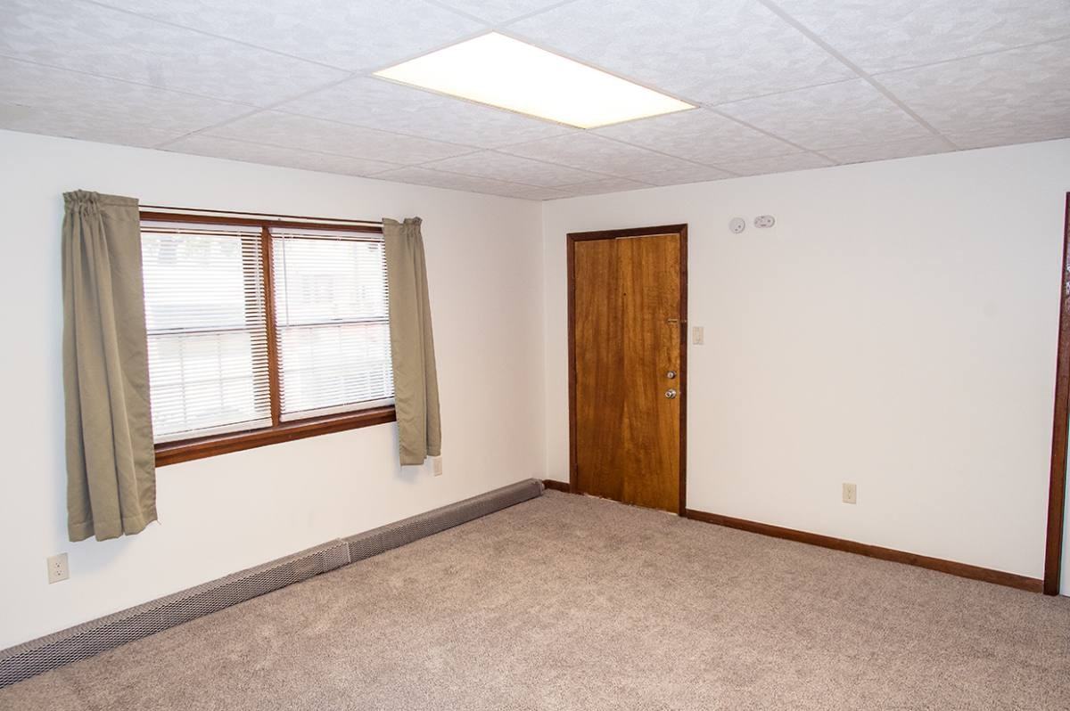 1002 Wyoming Ave - Photo 4 of 20