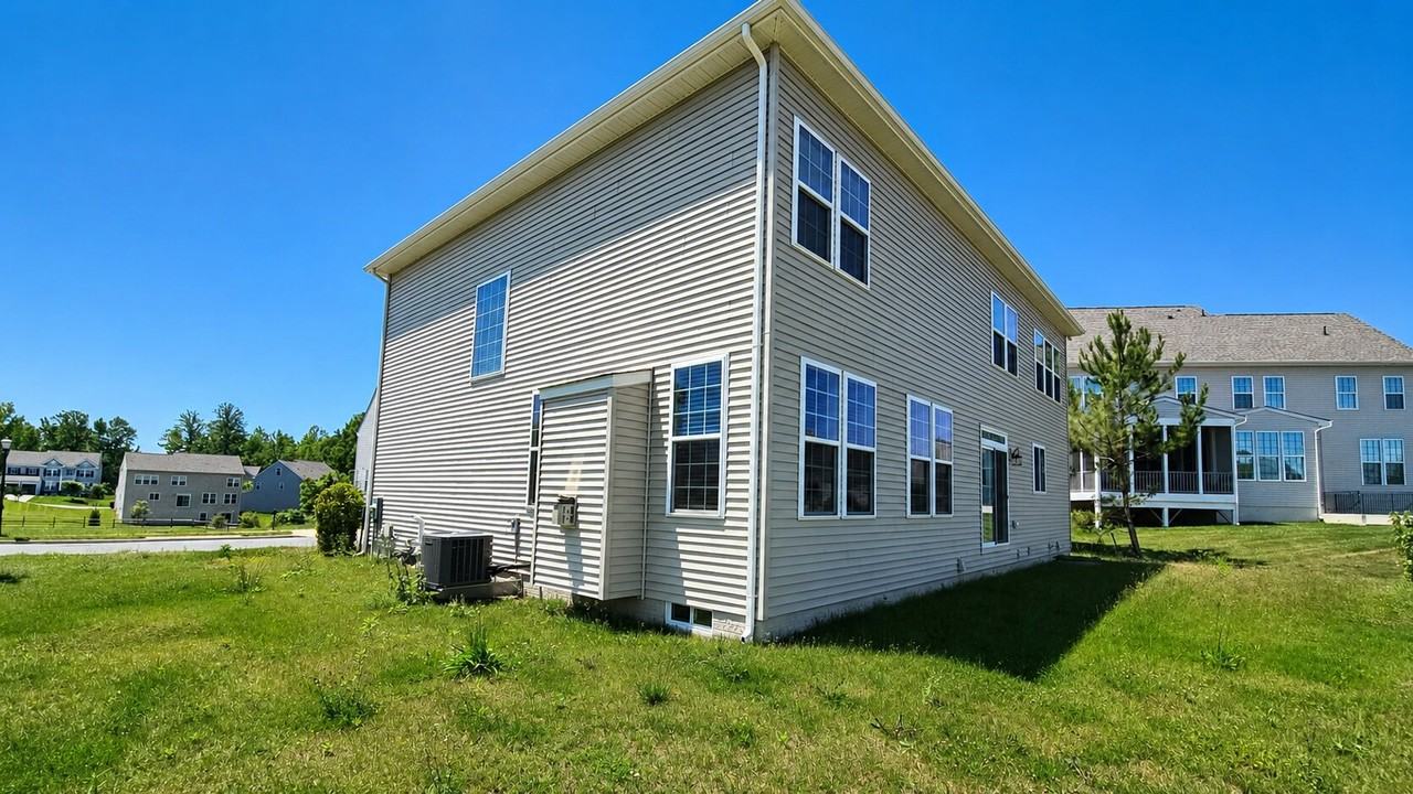 12502 Welford Manor Dr - Photo 2 of 39