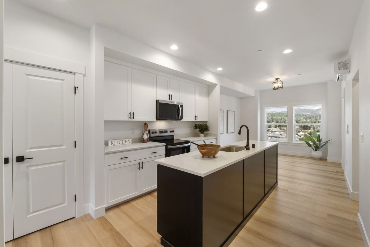 117 Orchard Ave S #D - Photo 3 of 10