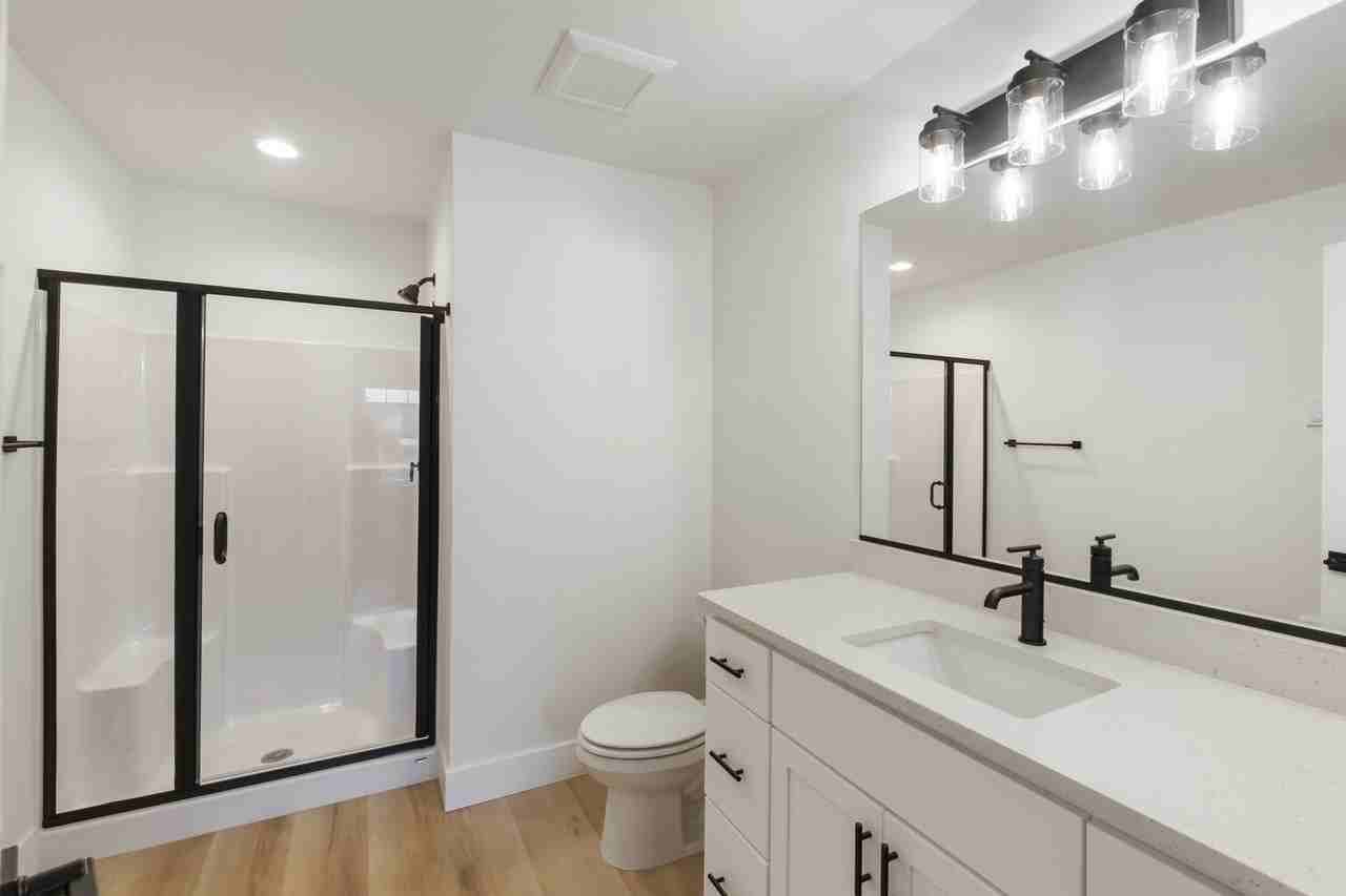 117 Orchard Ave S #D - Photo 5 of 10