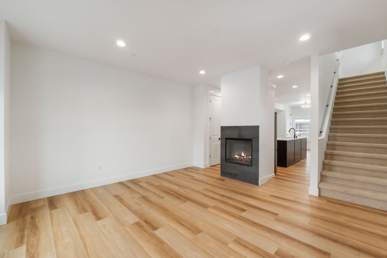 117 Orchard Ave S #D - Photo 6 of 10