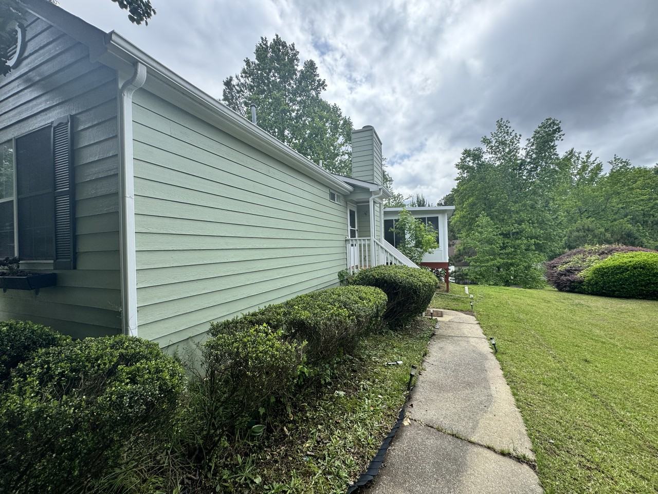 1187 Foxwood Dr - Photo 2 of 17