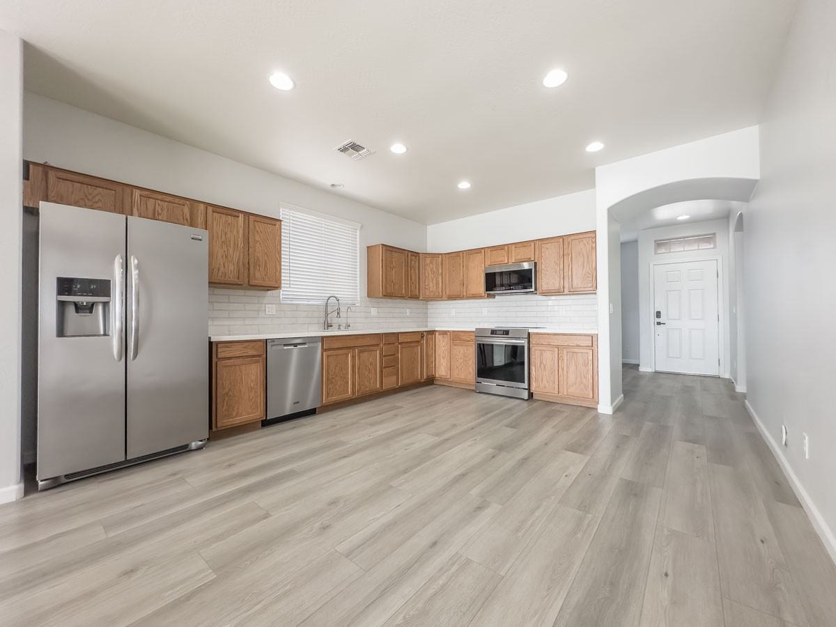 1036 S 177th Dr - Photo 5 of 23