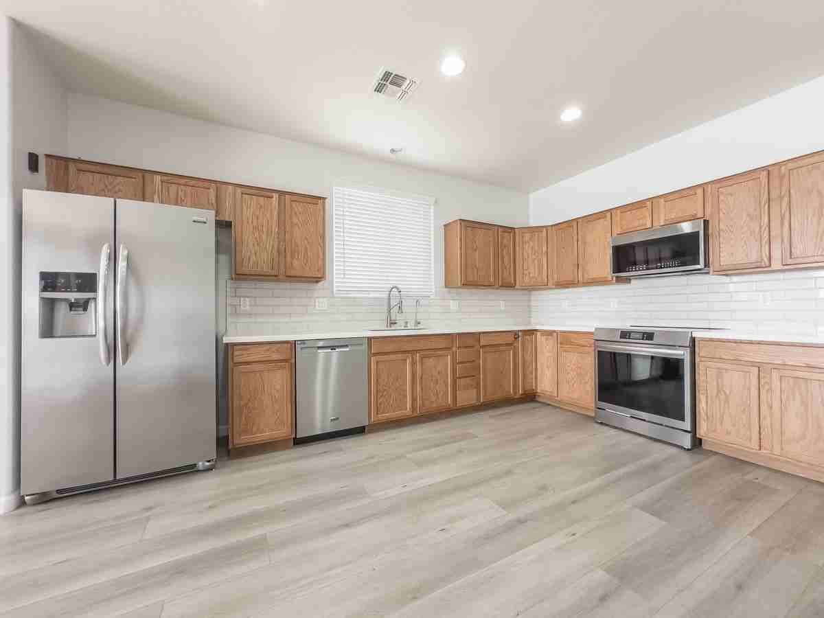 1036 S 177th Dr - Photo 6 of 23