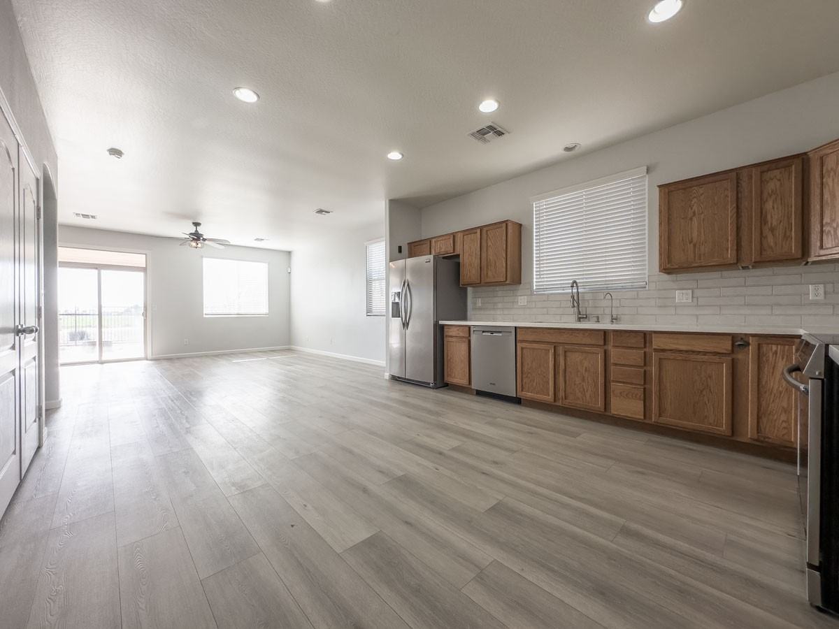 1036 S 177th Dr - Photo 7 of 23