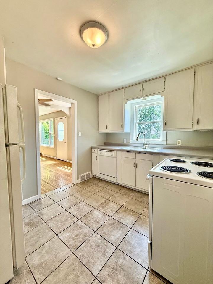 739 4th St Ne - Photo 2 of 12
