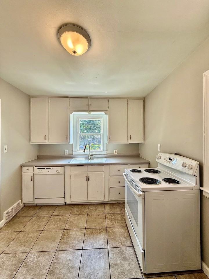 739 4th St Ne - Photo 3 of 12