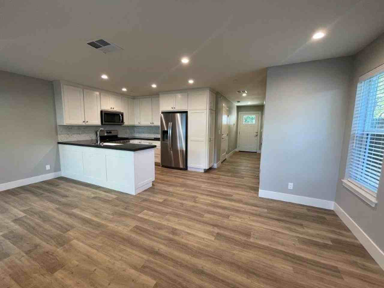 1931 55th St - Photo 3 of 24