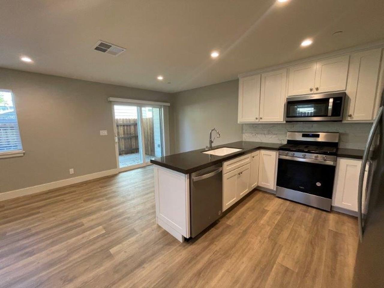 1931 55th St - Photo 7 of 24