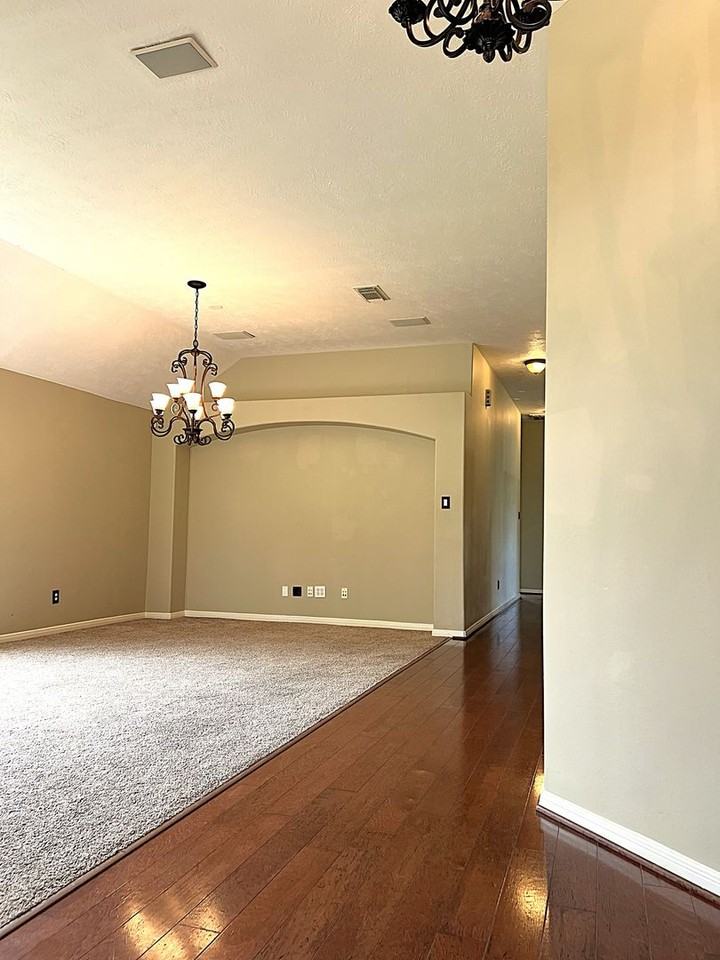 18718 Walden Forest Dr - Photo 2 of 38