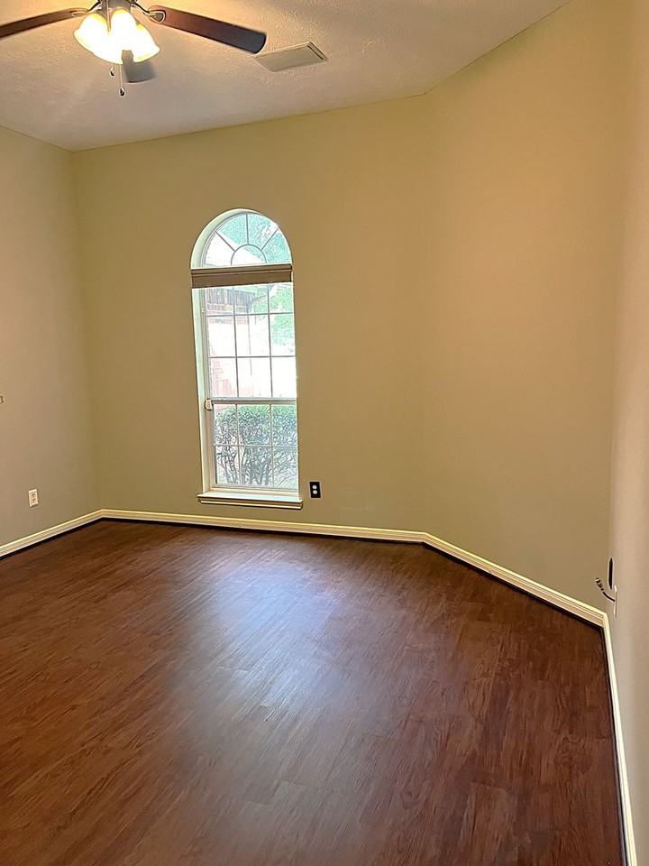 18718 Walden Forest Dr - Photo 6 of 38