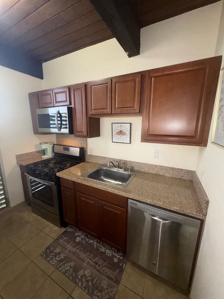 75-5873 Walua Rd #B215 - Photo 4 of 9