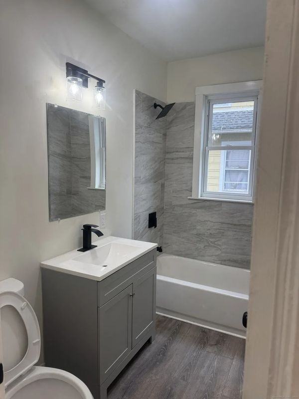 45 Norfolk St - Photo 3 of 5