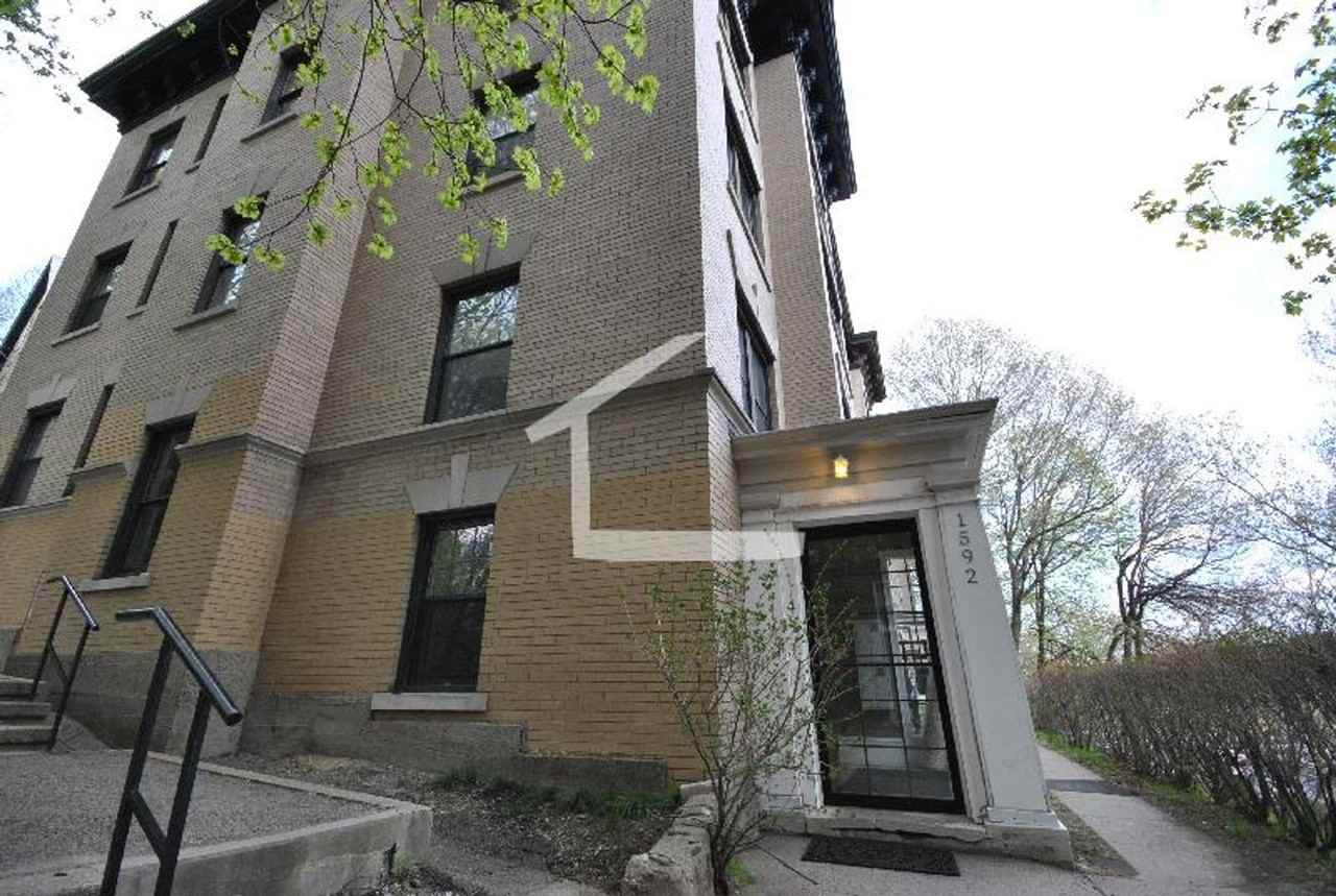 1592 1592 Breacon St, #2 - Photo 4 of 15