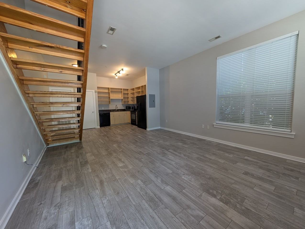 1020 E 36th St - Photo 2 of 19