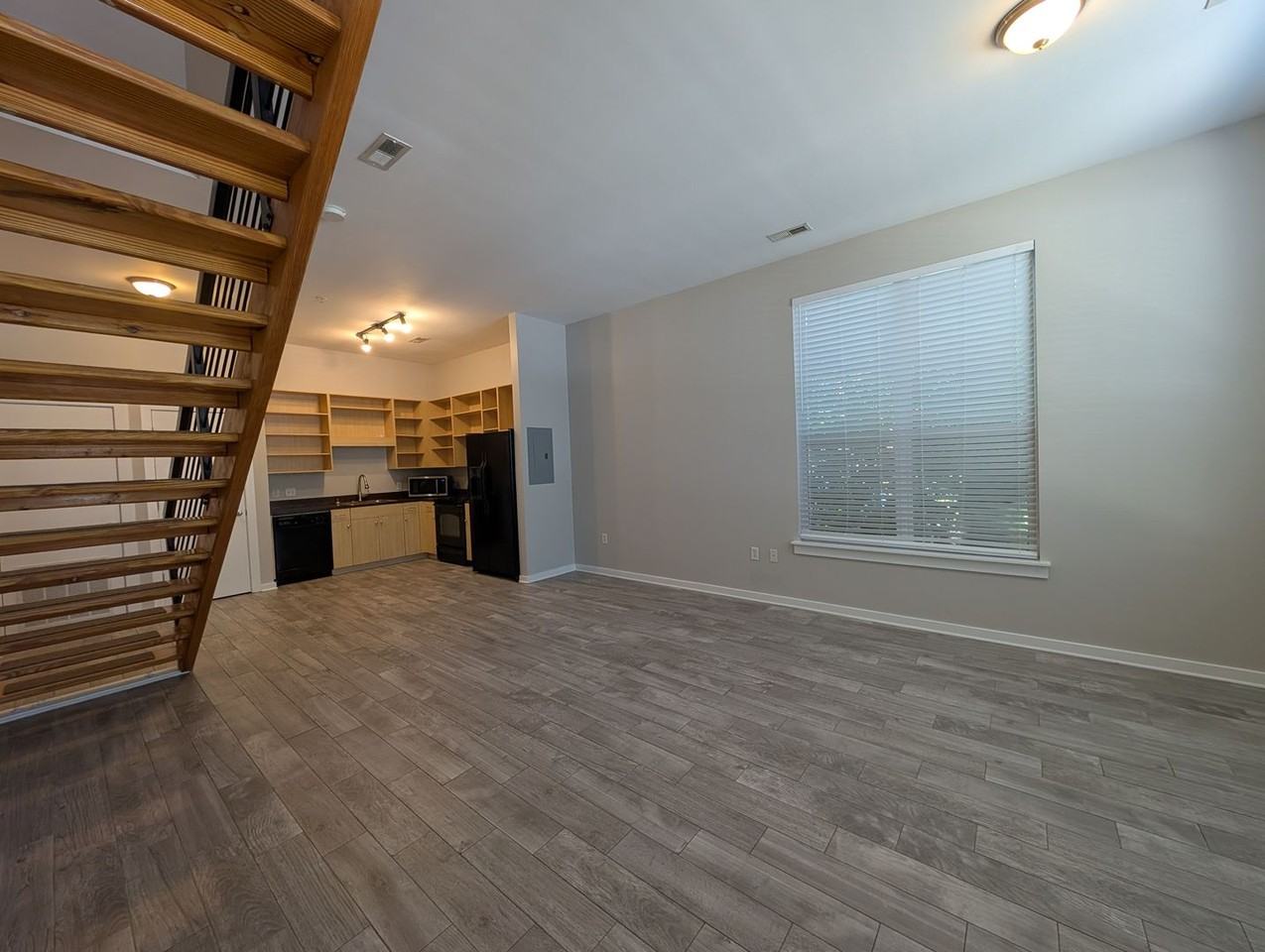 1020 E 36th St - Photo 3 of 19
