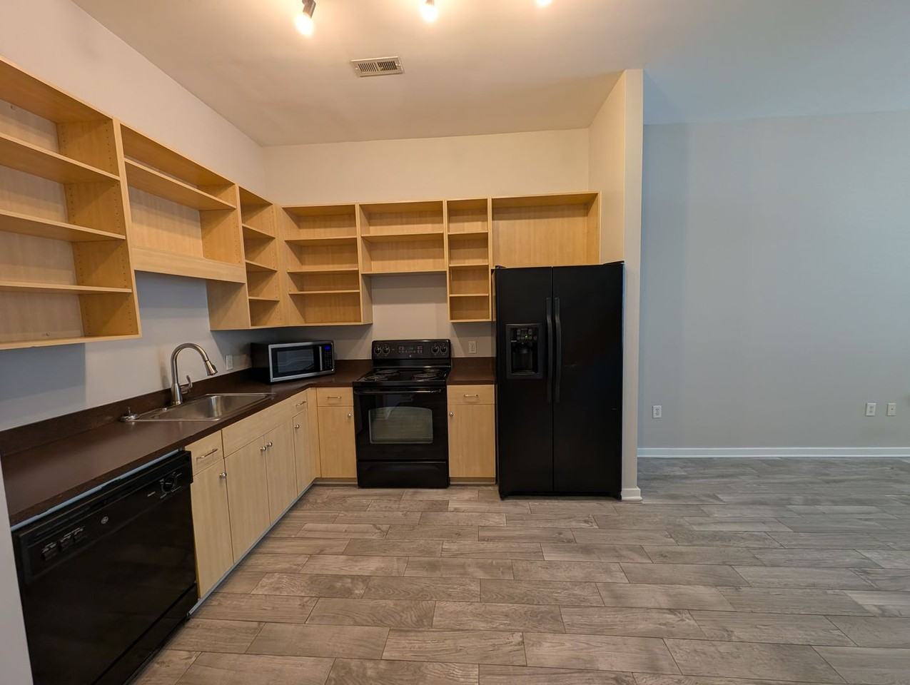 1020 E 36th St - Photo 5 of 19