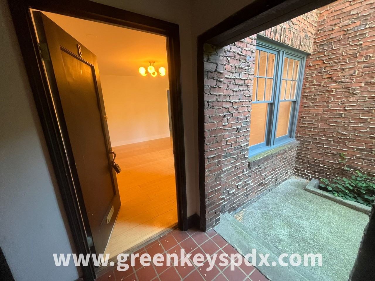 2182 Nw Hoyt St - Photo 2 of 20