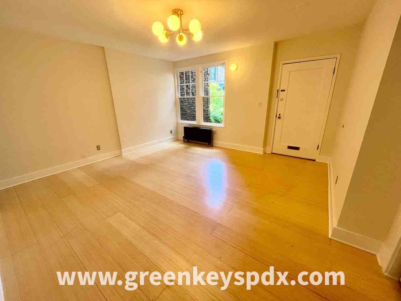 2182 Nw Hoyt St - Photo 3 of 20