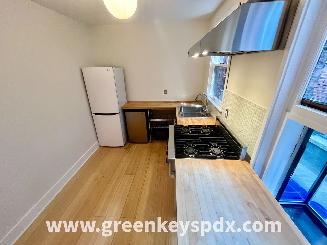 2182 Nw Hoyt St - Photo 7 of 20