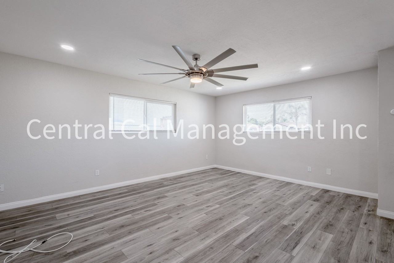 3605 Truman Ave - Photo 4 of 22