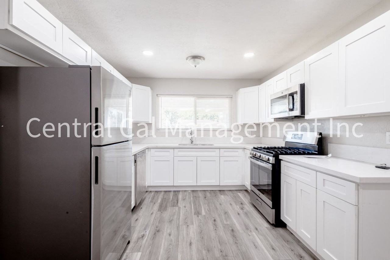 3605 Truman Ave - Photo 5 of 22