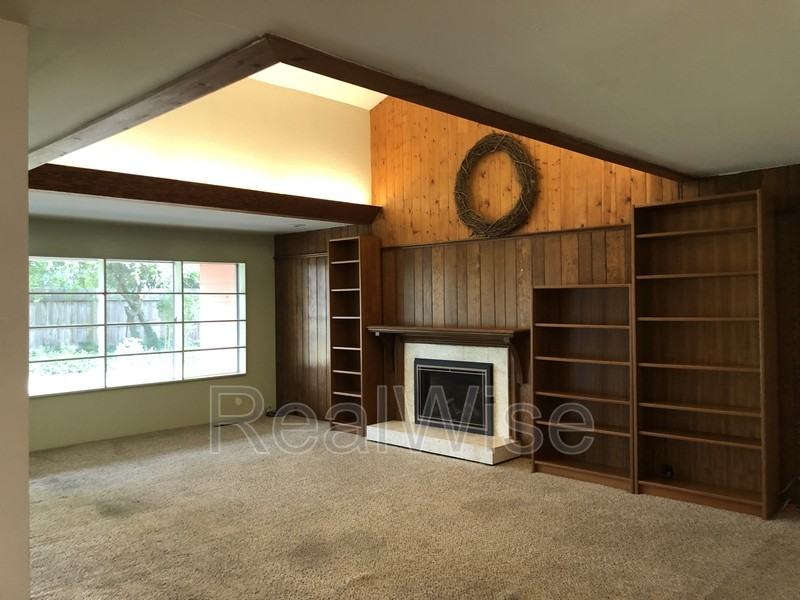 710 Nw Midland Ave - Photo 7 of 50