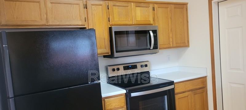 2210 Sw Bridge St - Photo 7 of 30