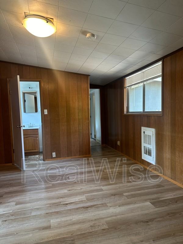 940 Se N St - Photo 5 of 50