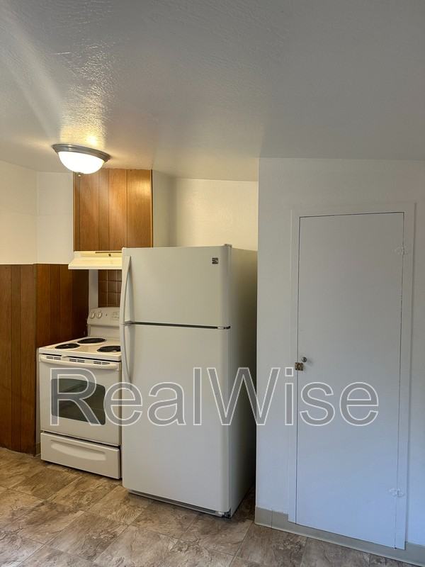 940 Se N St - Photo 6 of 50
