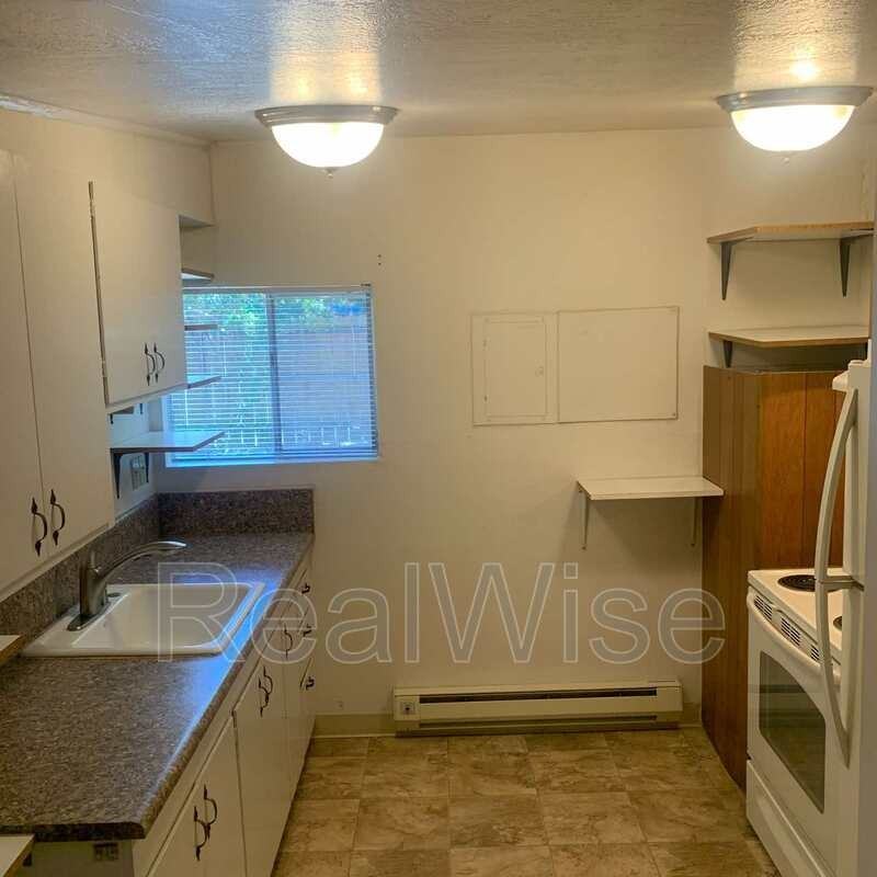940 Se N St - Photo 7 of 50