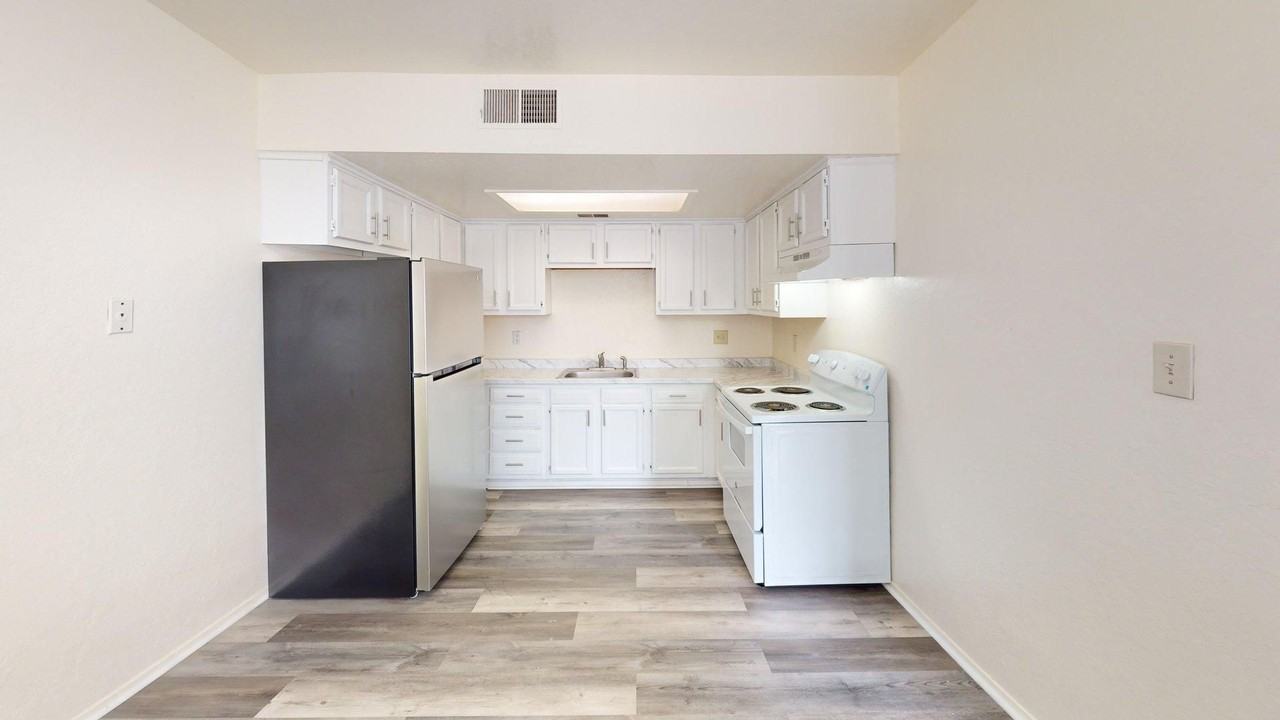 1010 Meadowlark Ct Se - Photo 2 of 23