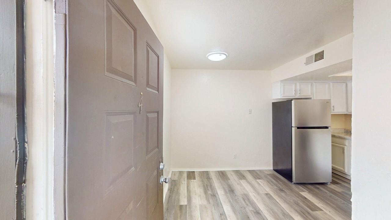 1010 Meadowlark Ct Se - Photo 3 of 23