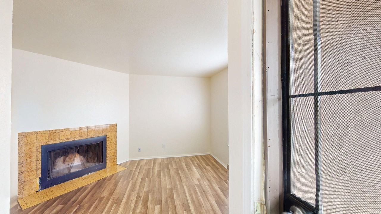 1010 Meadowlark Ct Se - Photo 4 of 23