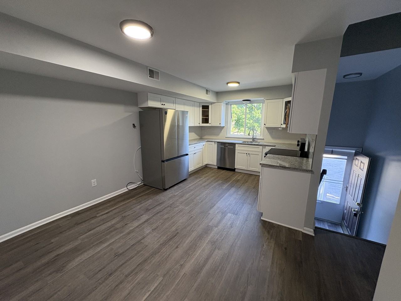 2510 Pond View Dr - Photo 3 of 13