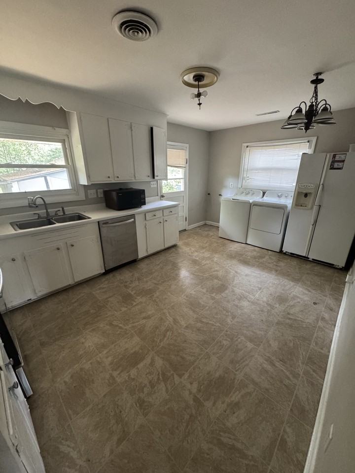 5902 Park St - Photo 7 of 13
