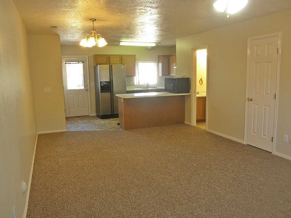 1108 Nw #28 - Photo 2 of 11