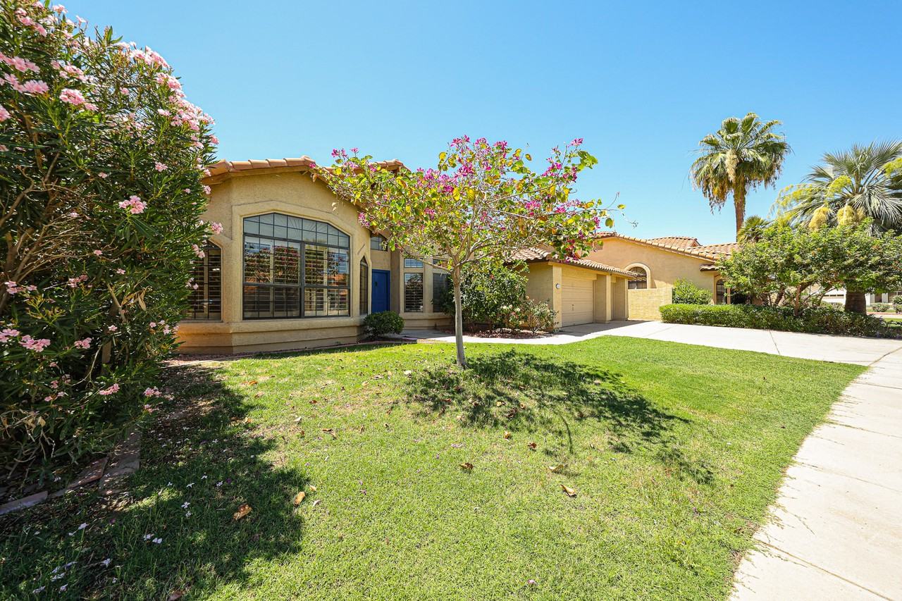1635 W Wisteria Dr - Photo 2 of 41
