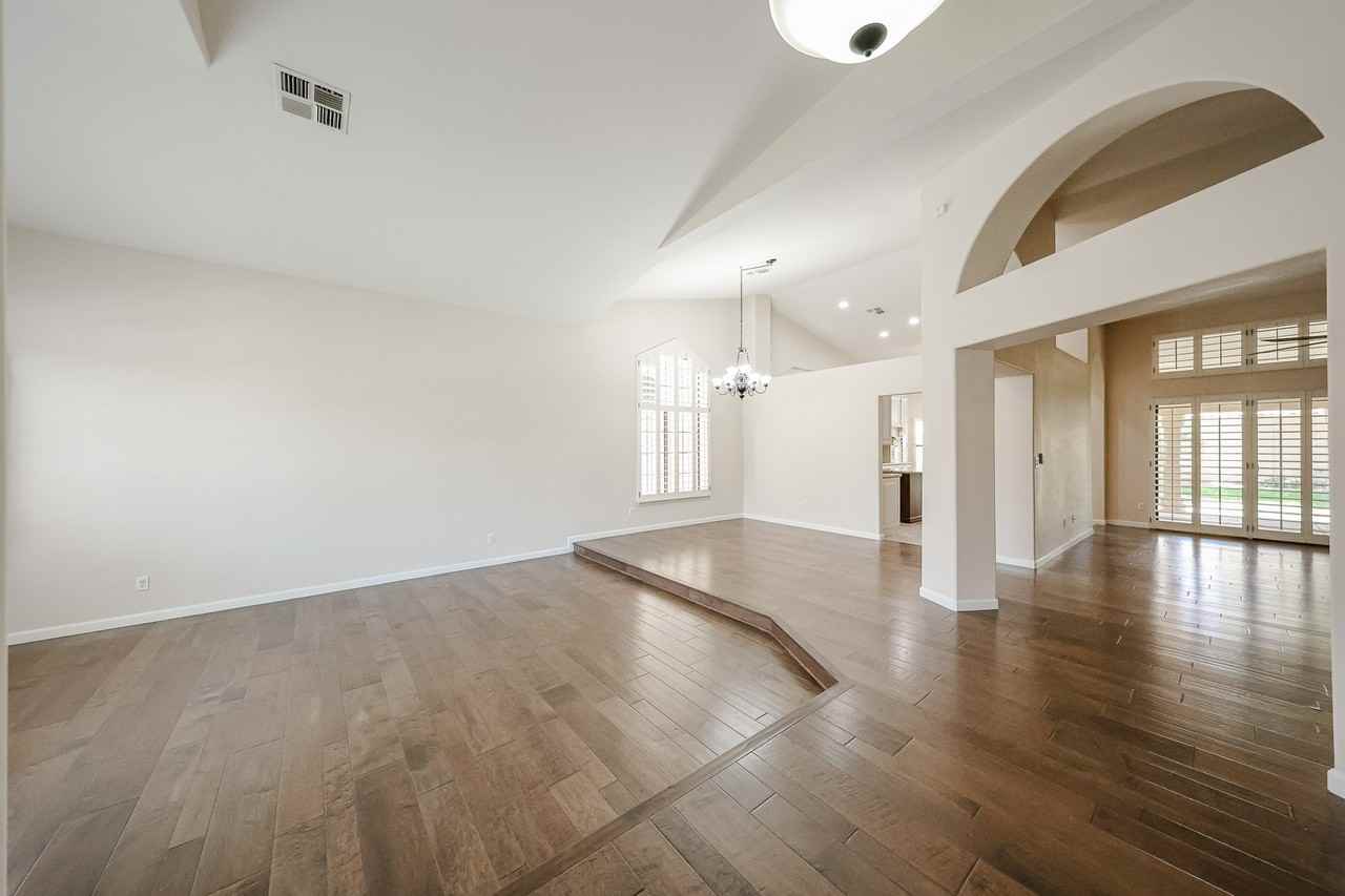 1635 W Wisteria Dr - Photo 4 of 41