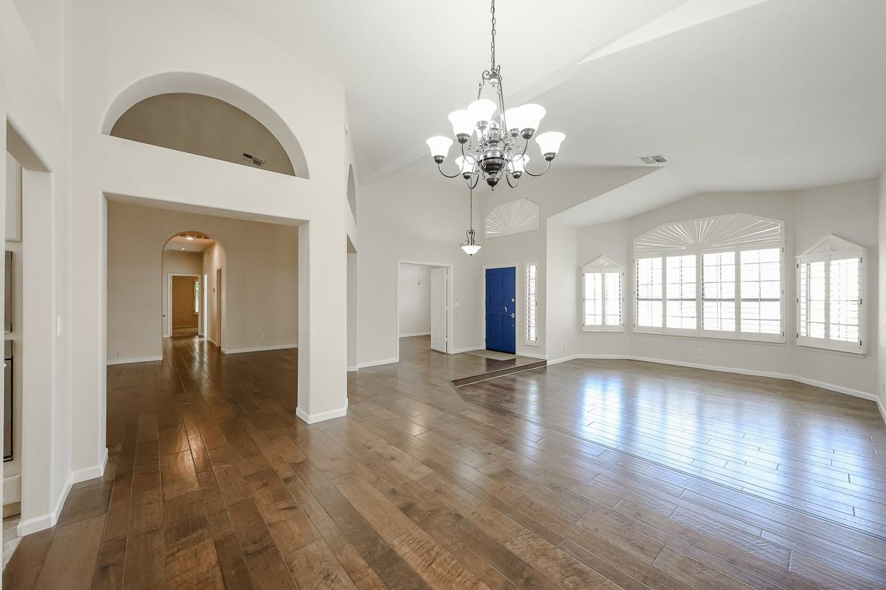1635 W Wisteria Dr - Photo 5 of 41