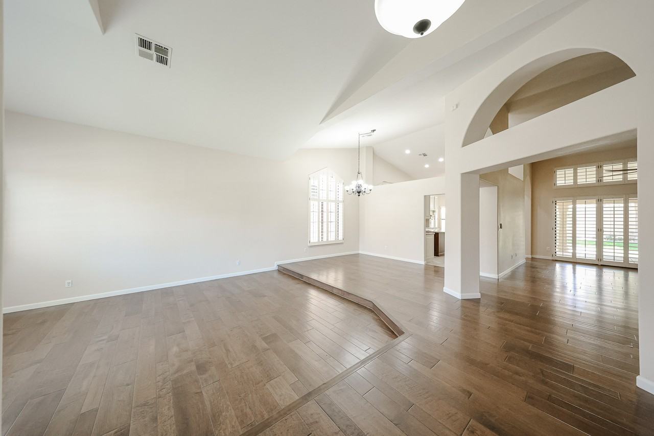 1635 W Wisteria Dr - Photo 6 of 41