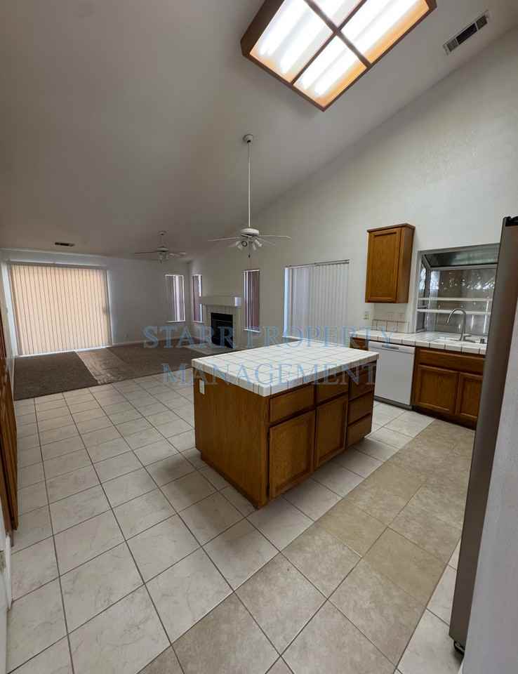 10086 River Falls Cir - Photo 4 of 25