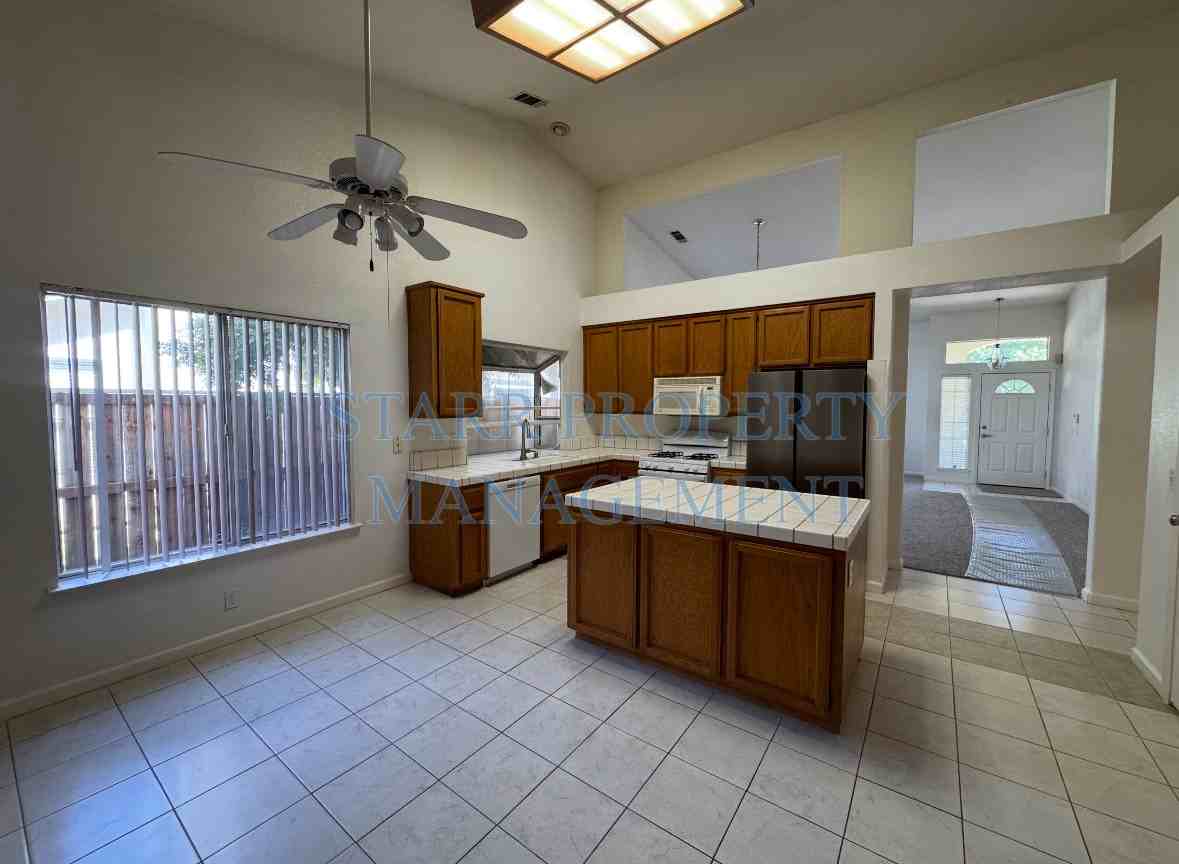 10086 River Falls Cir - Photo 5 of 25
